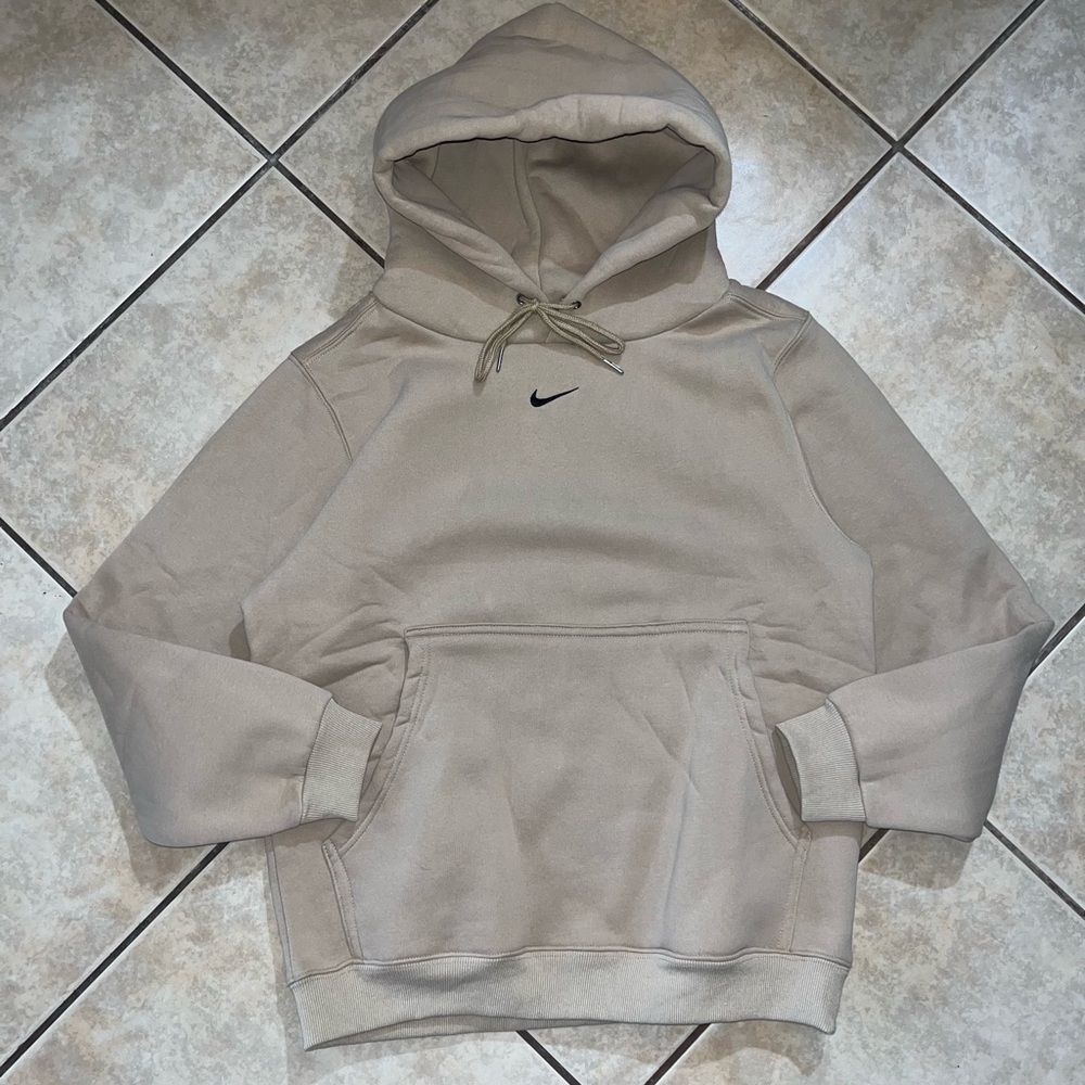 Center Swoosh Nike